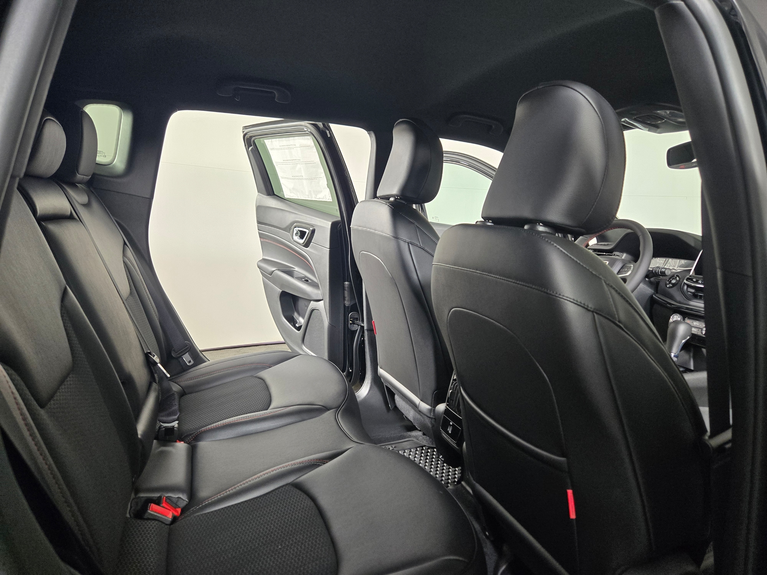 New 2026 Diamond Black Crystal Pearlcoat Jeep Trailhawk image 12