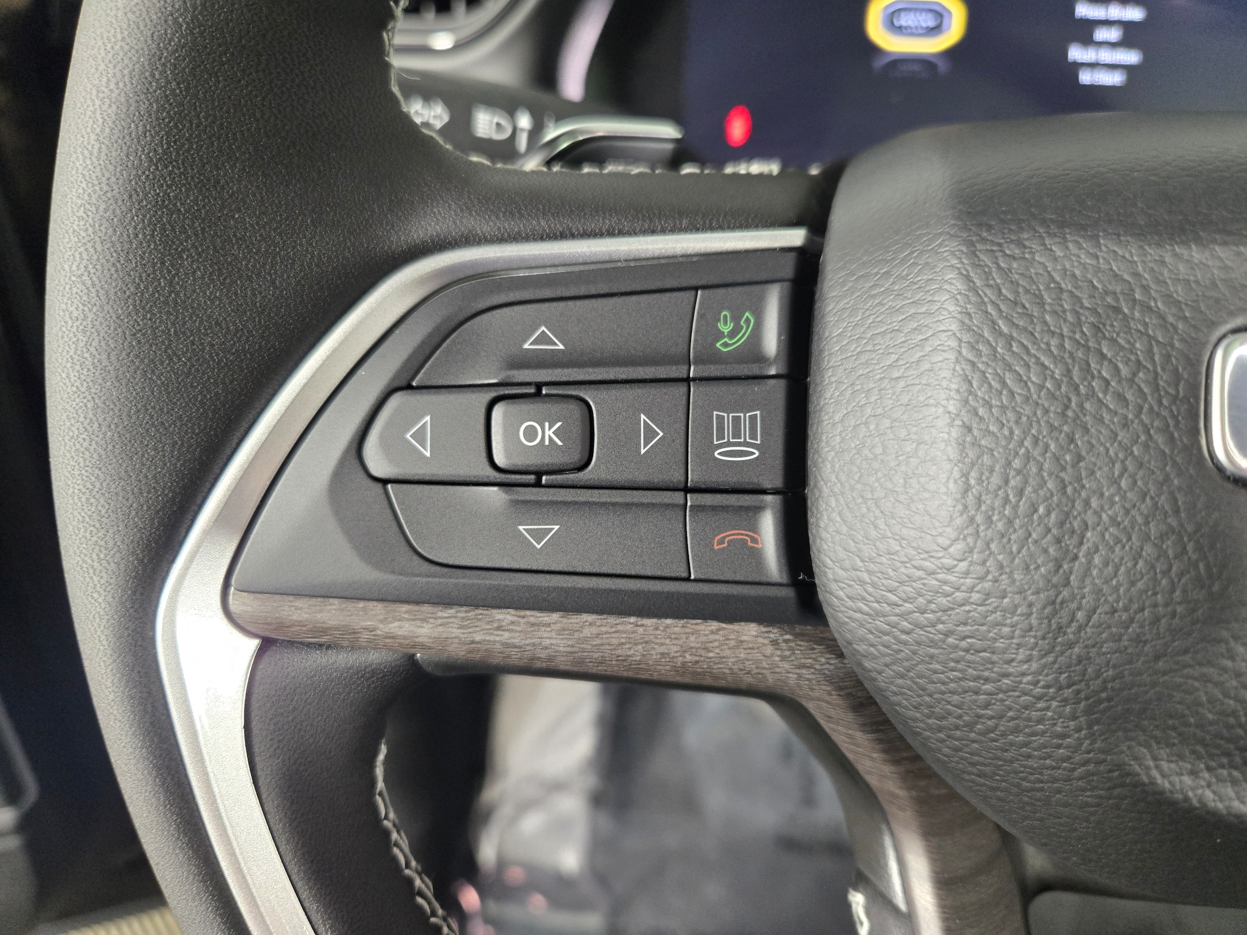 New 2026 Diamond Black Crystal Pearlcoat Jeep Limited image 21