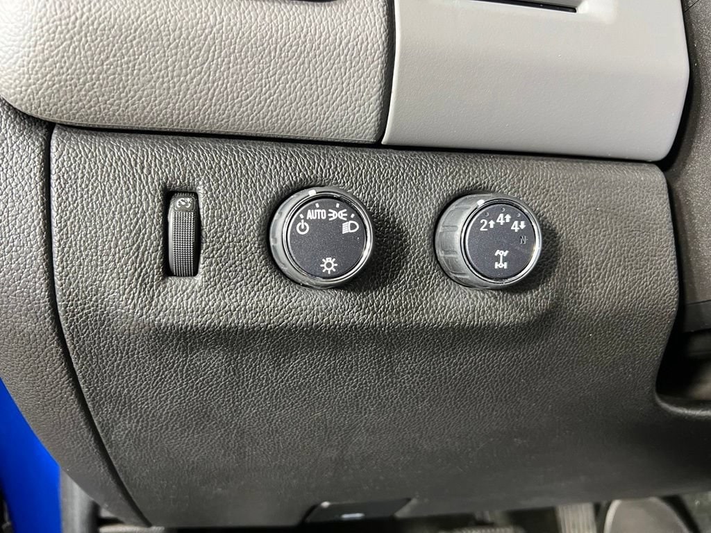 Used 2018 Kinetic Blue Chevrolet WT image 26