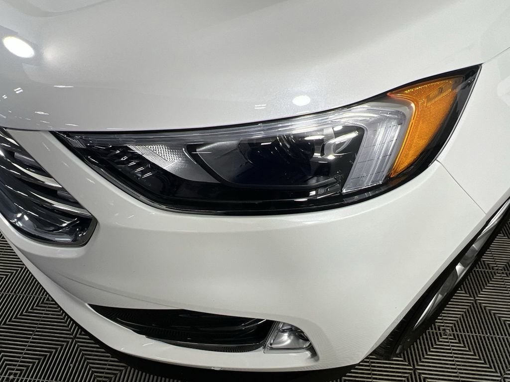 Used 2022 Star White Tri-Coat Ford Titanium image 35