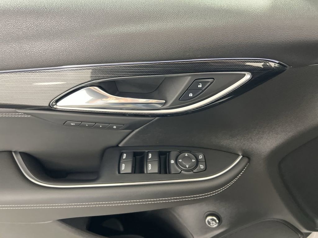 Used 2023 Summit White Buick Essence image 23