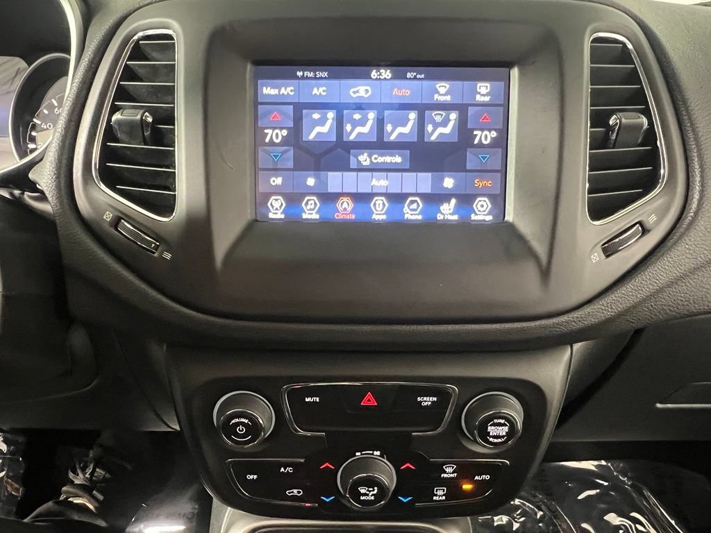 Used 2018 Laser Blue Pearlcoat Jeep Latitude 4x4 image 24