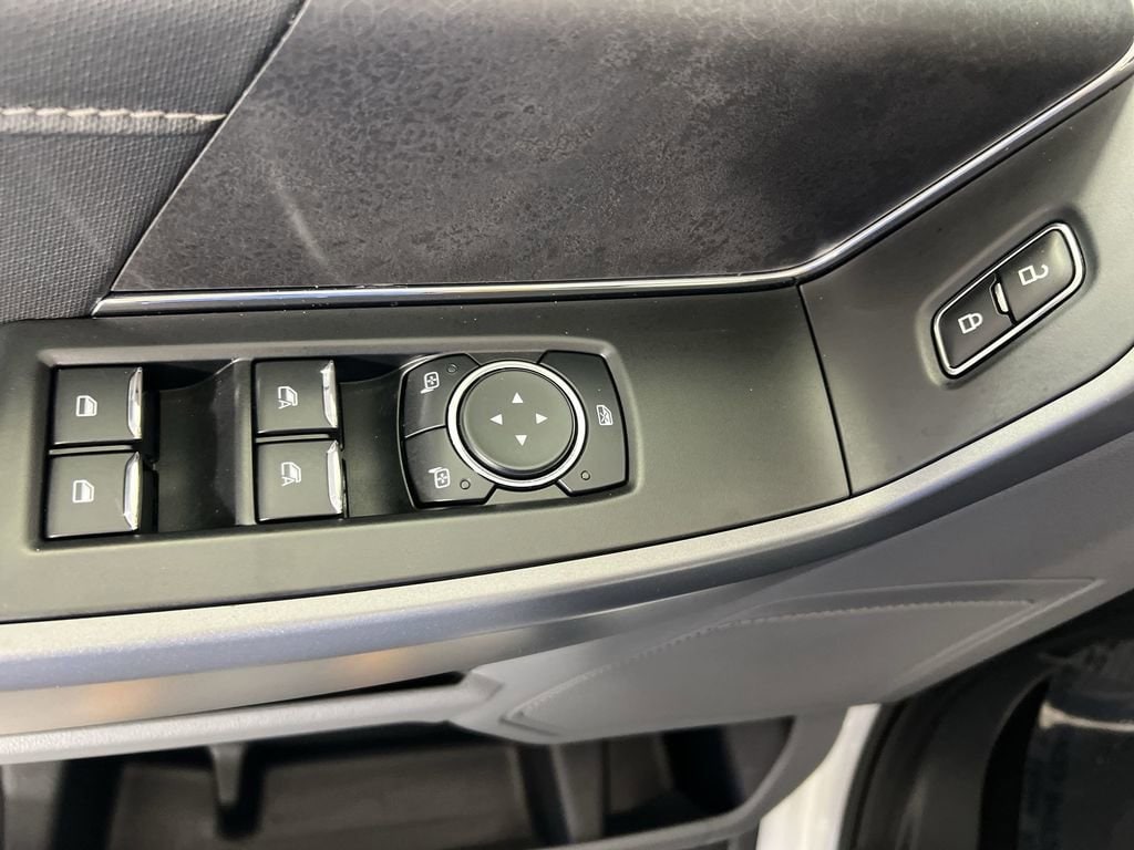 Used 2025 Oxford White Ford XLT image 21