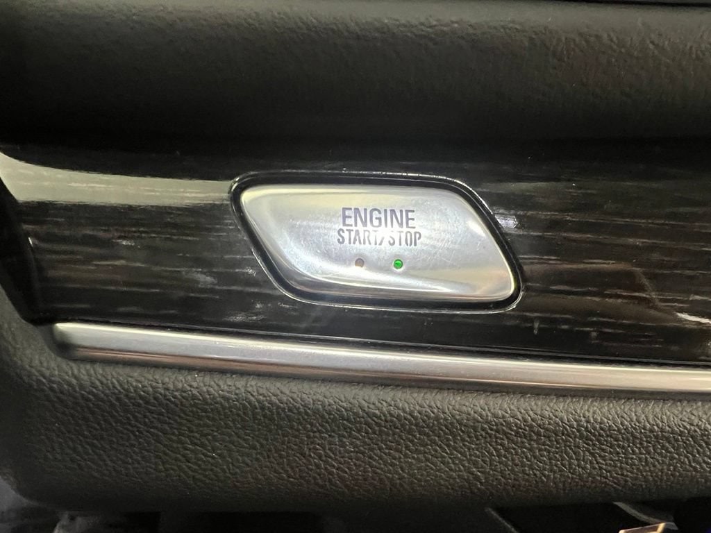 Used 2019 Ebony Twilight Buick Avenir image 34