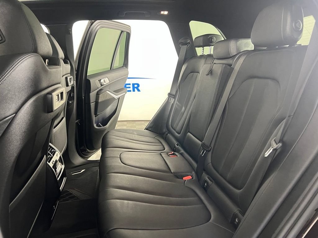 Used 2022 Sparkling Brown BMW xDrive40i image 16