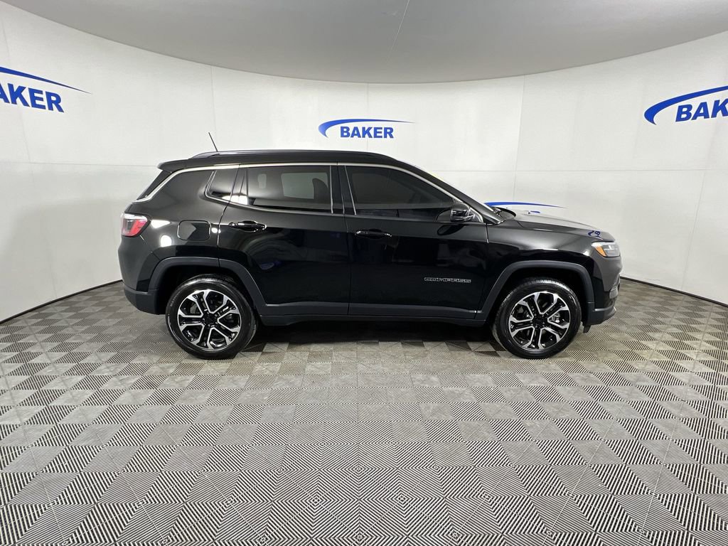 Used 2023 Diamond Black Crystal Pearlcoat Jeep Limited image 10