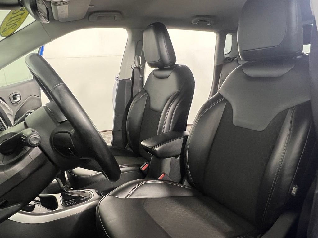 Used 2018 Laser Blue Pearlcoat Jeep Latitude 4x4 image 19