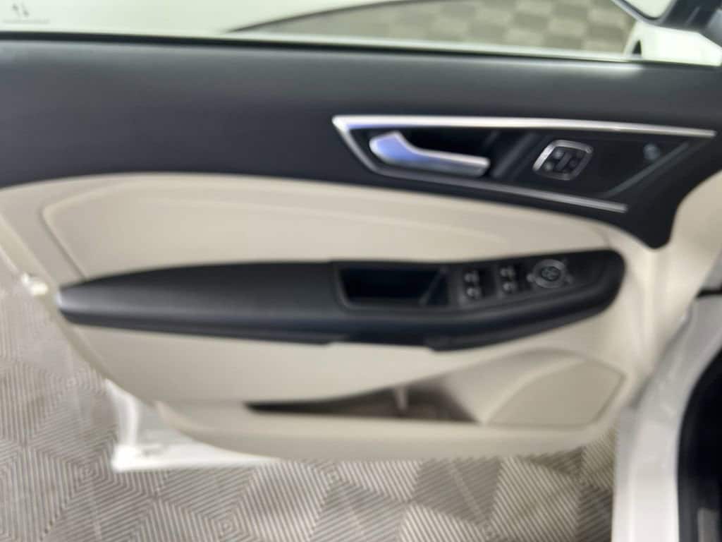 Used 2022 Star White Tri-Coat Ford Titanium image 22