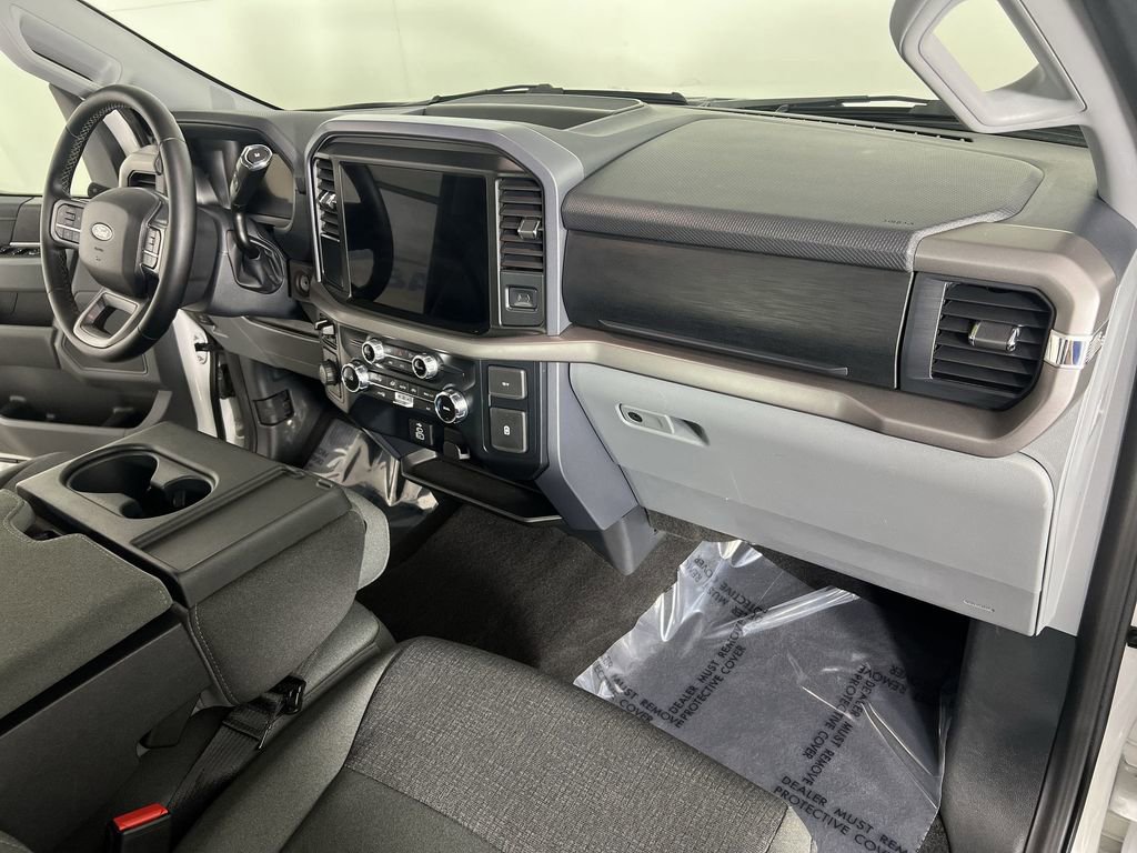 Used 2025 Oxford White Ford XLT image 27