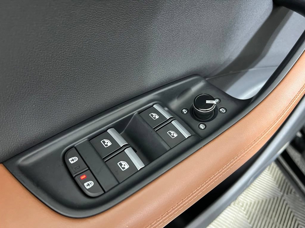Used 2022 Mythos Black Audi 55 Premium image 18