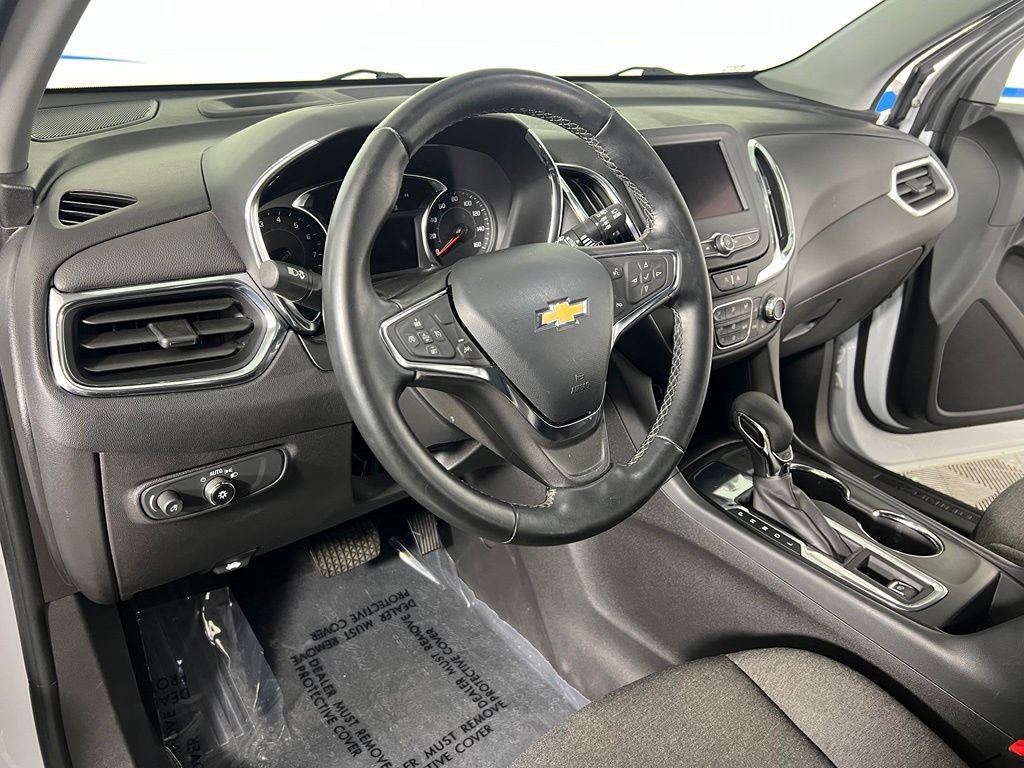 Used 2024 Summit White Chevrolet LT w/1LT image 19