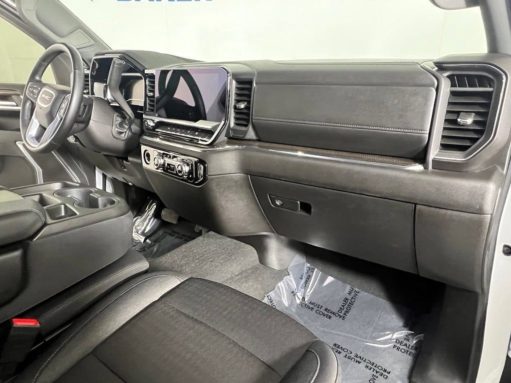 Used 2024 Summit White GMC Elevation w/3VL image 11