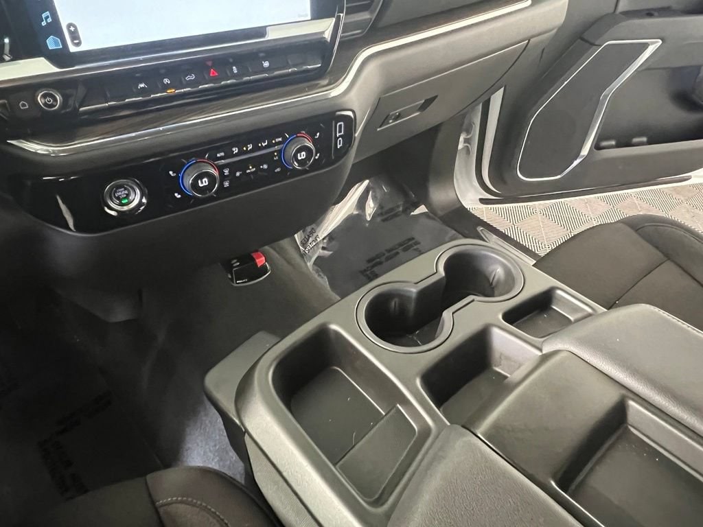Used 2024 Summit White Chevrolet LT image 28