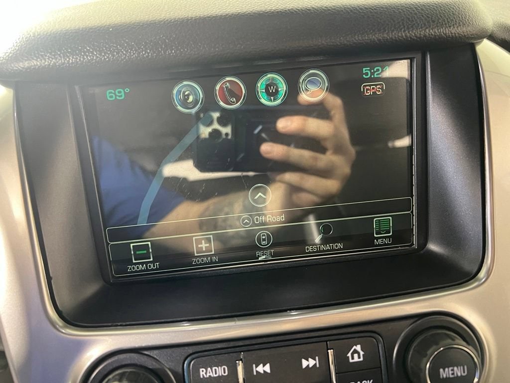 Used 2017 Silver Ice Chevrolet Premier image 23