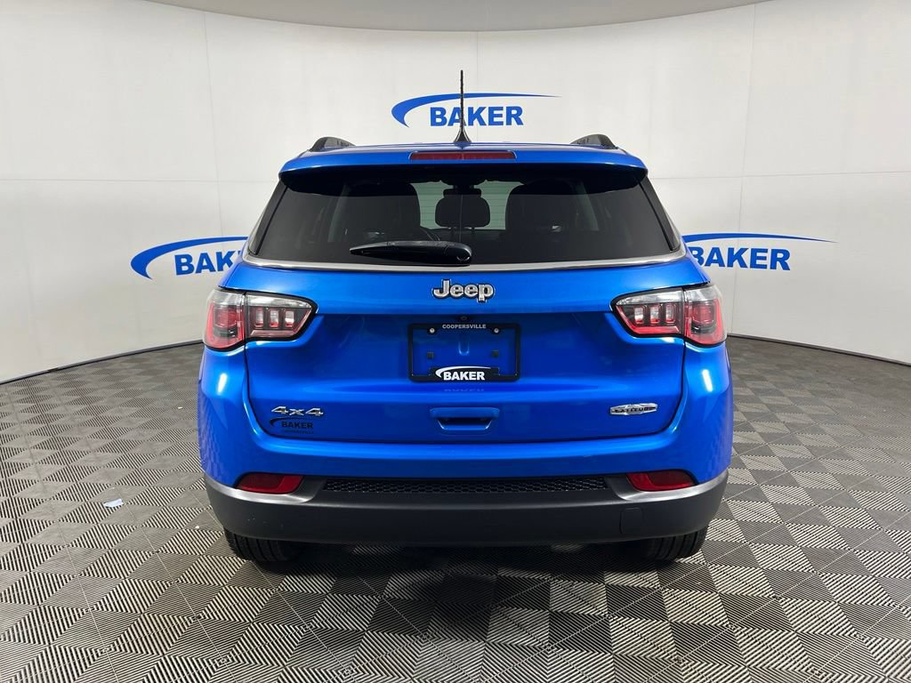 Used 2018 Laser Blue Pearlcoat Jeep Latitude 4x4 image 5