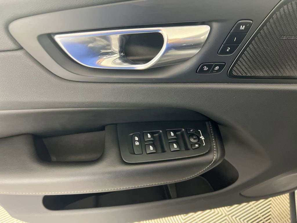 Used 2023 Crystal White Volvo B6 AWD Ultimate Dark image 23