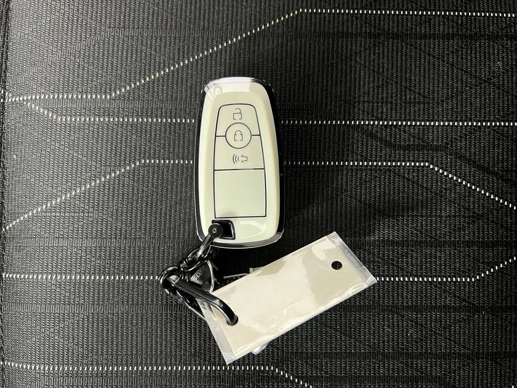 Used 2018 Ruby Red Metallic Ford SE image 35