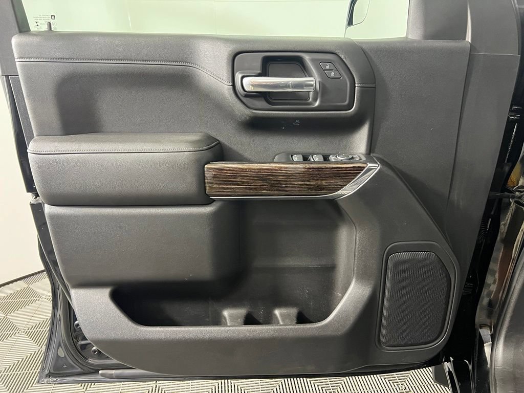 Used 2019 Onyx Black GMC SLE image 16