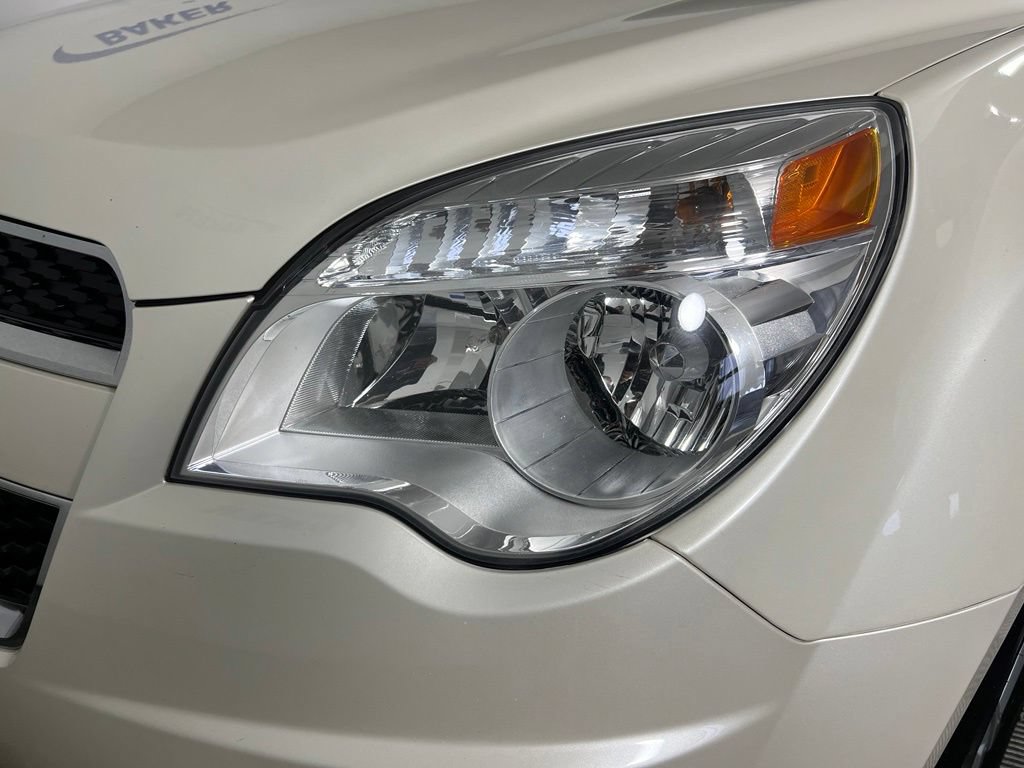 Used 2015 White Diamond Tricoat Chevrolet LT w/1LT image 28