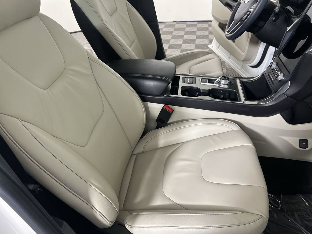 Used 2022 Star White Tri-Coat Ford Titanium image 28