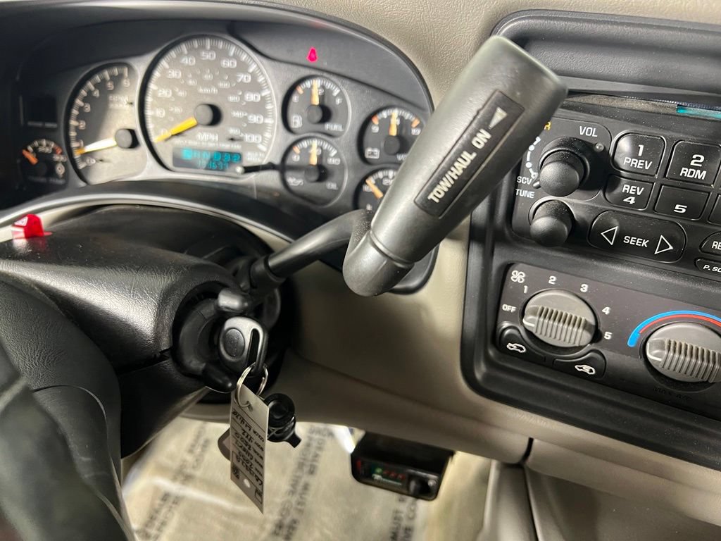 Used 2000 Summit White Chevrolet LT image 23