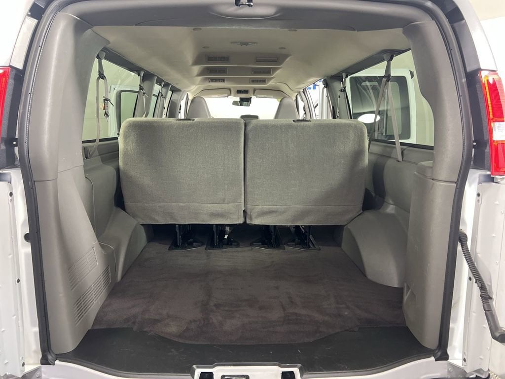 Used 2025 Summit White Chevrolet LT image 23