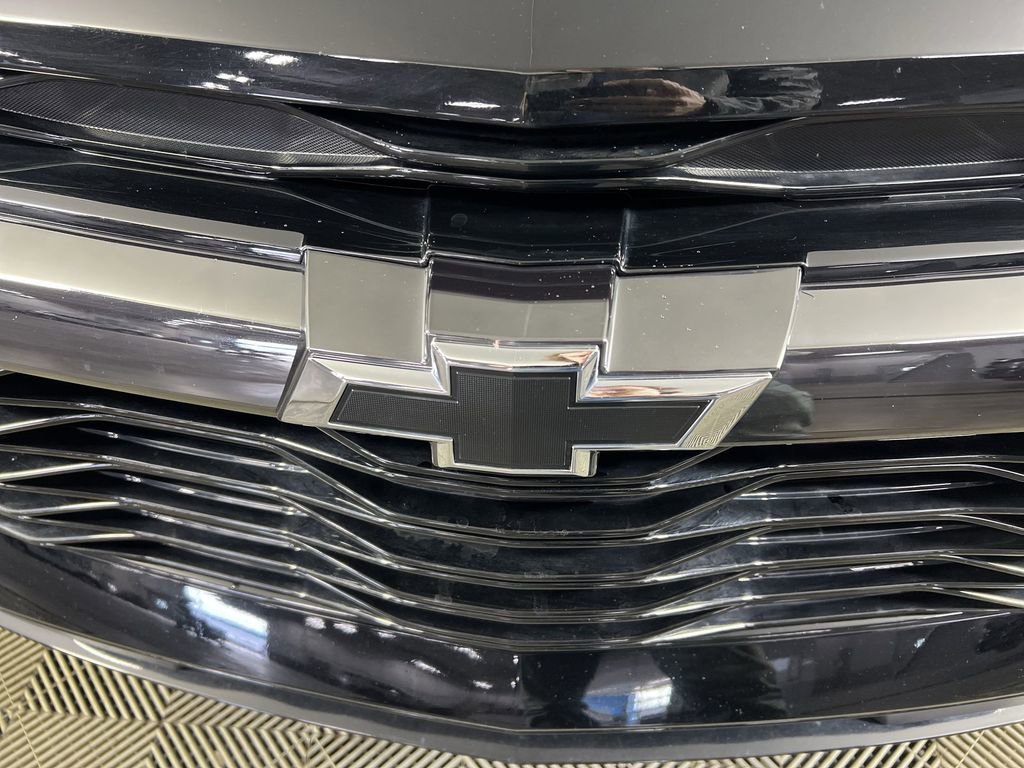 Used 2025 Black Chevrolet RS image 32
