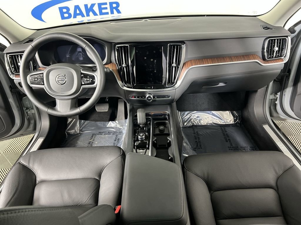 Used 2025 Vapour Gray Metallic Volvo B5 Plus image 21