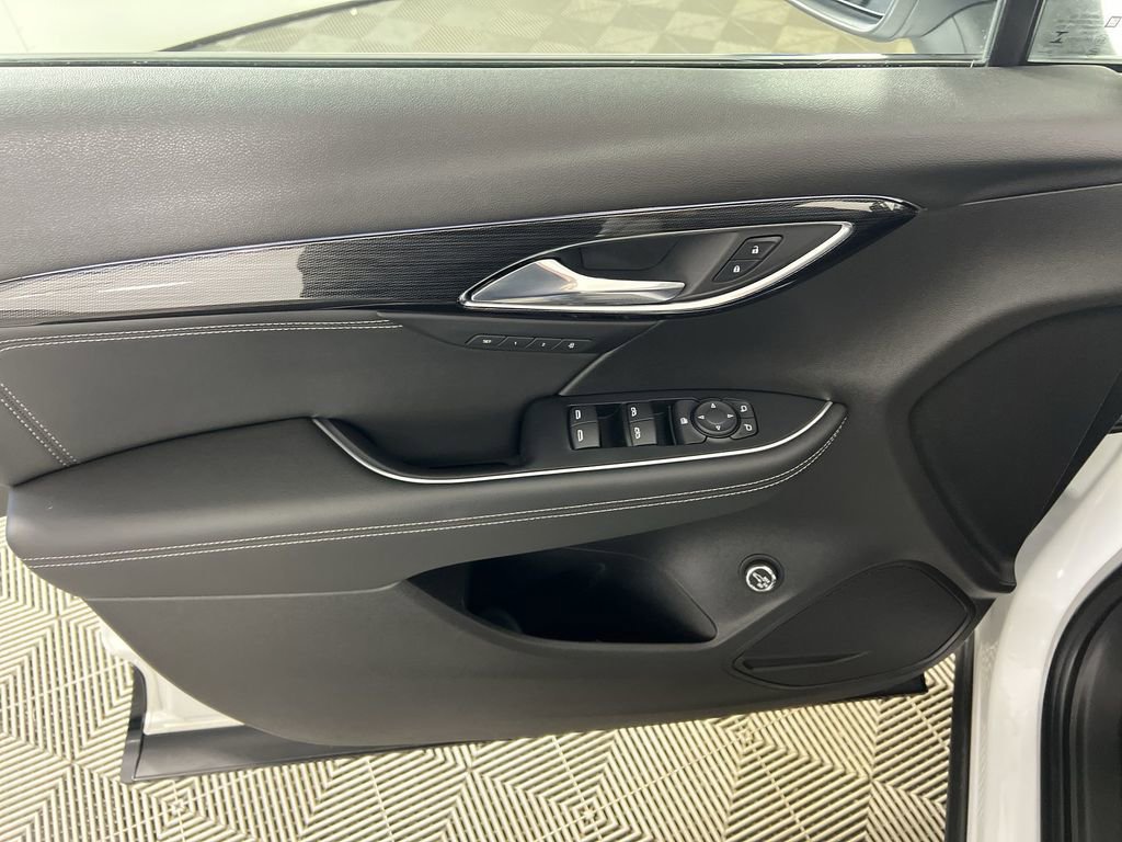 Used 2023 Summit White Buick Essence image 22