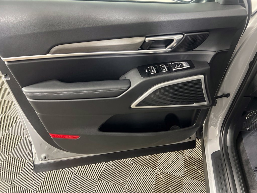 Used 2023 Wolf Gray Kia EX X-Line image 17