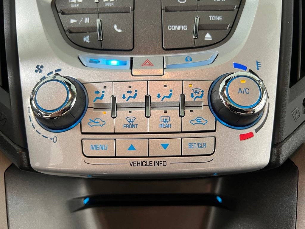 Used 2015 White Diamond Tricoat Chevrolet LT w/1LT image 23