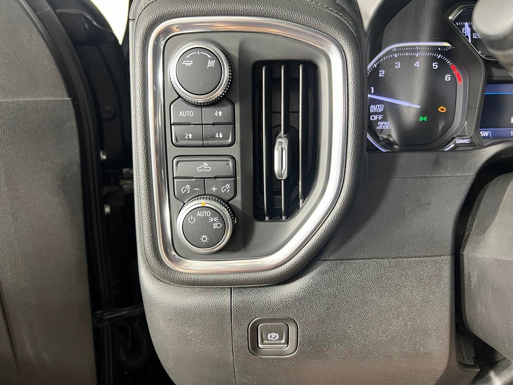 Used 2019 Onyx Black GMC SLE image 30