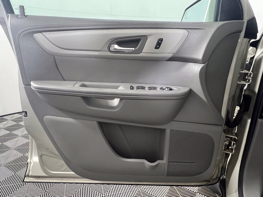 Used 2013 Champagne Silver Chevrolet 1LT image 18