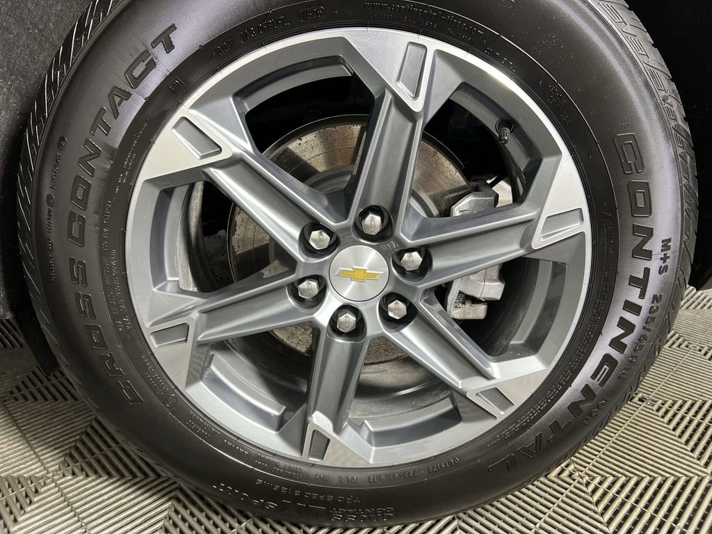 Used 2025 Sterling Gray Chevrolet LT w/2LT image 32