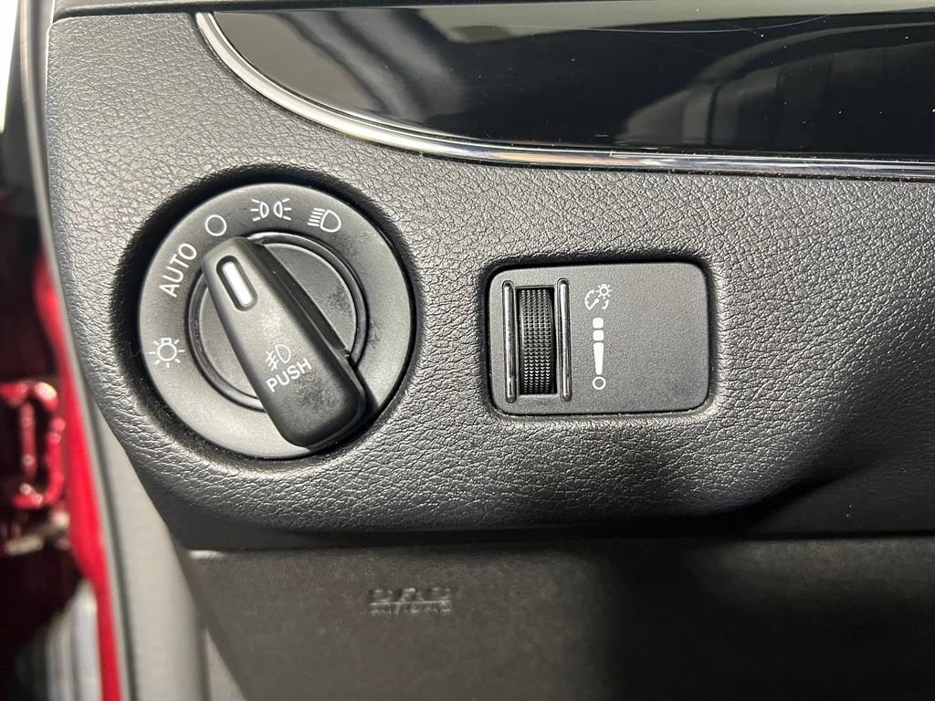 Used 2020 Octane Red Pearlcoat Dodge SXT image 32