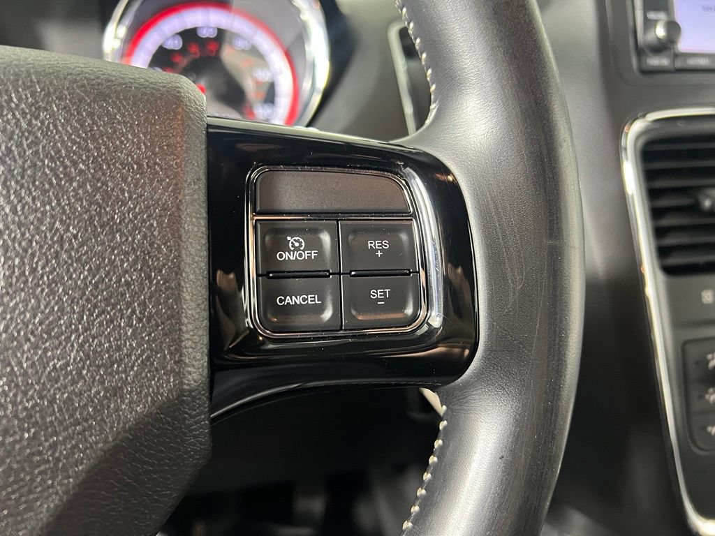 Used 2020 Octane Red Pearlcoat Dodge SXT image 24