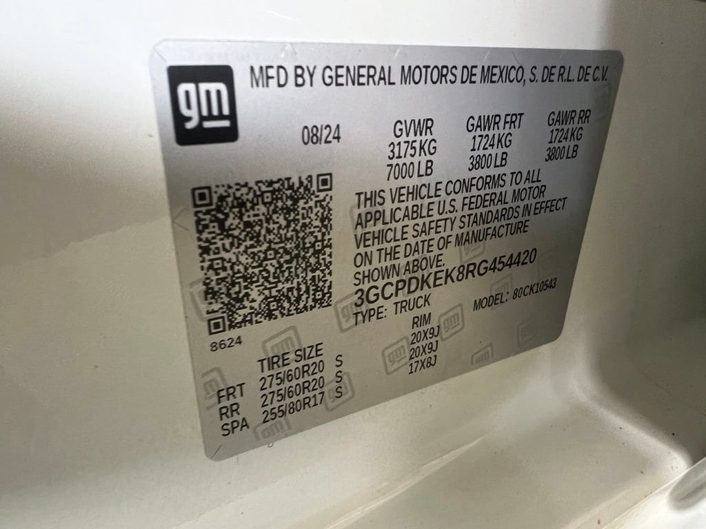 Used 2024 Summit White Chevrolet LT image 36