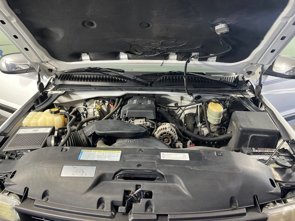 Used 2000 Summit White Chevrolet LT image 26
