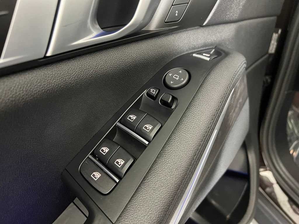 Used 2022 Sparkling Brown BMW xDrive40i image 18
