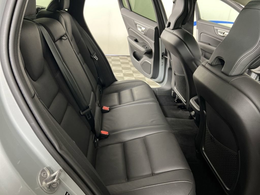 Used 2025 Vapour Gray Metallic Volvo B5 Plus image 26