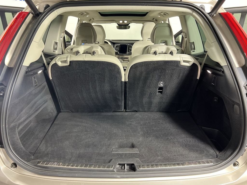 Used 2023 Bright Dusk Volvo B6 AWD Ultimate 6-Seater image 28