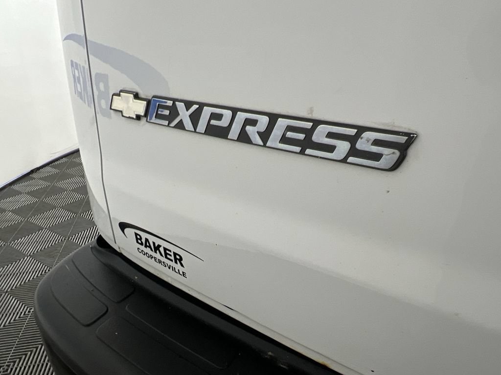 Used 2019 Summit White Chevrolet Work Van image 27