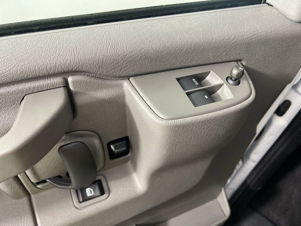 Used 2025 Summit White Chevrolet LT image 21