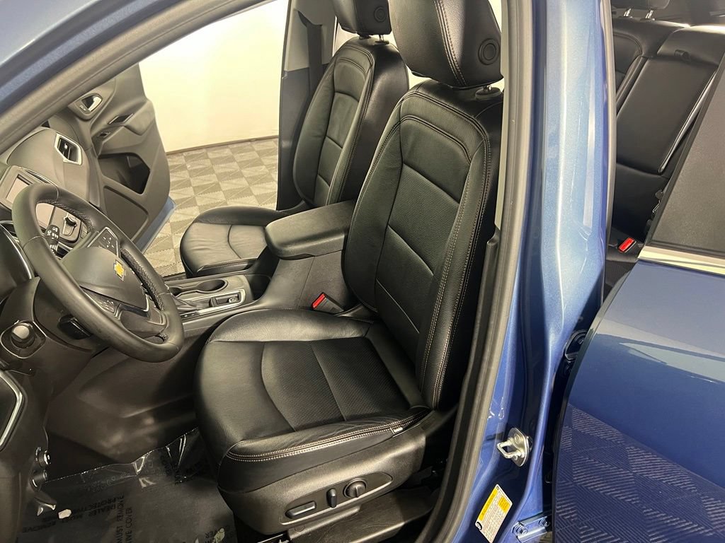 Used 2024 Lakeshore Blue Metallic Chevrolet LT w/1LT image 18