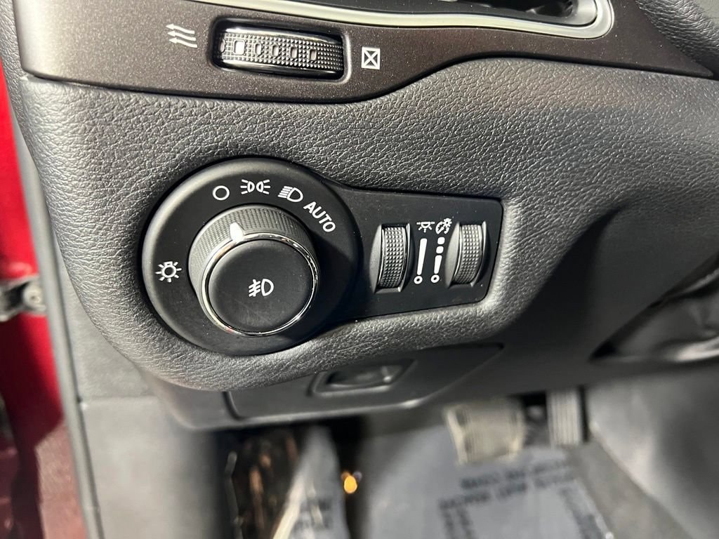 Used 2020 Velvet Red Pearlcoat Jeep Trailhawk image 27