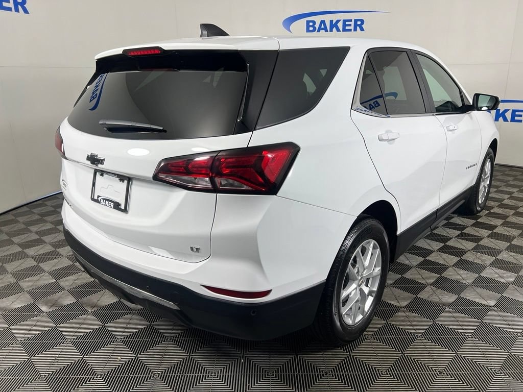 Used 2024 Summit White Chevrolet LT w/1LT image 6