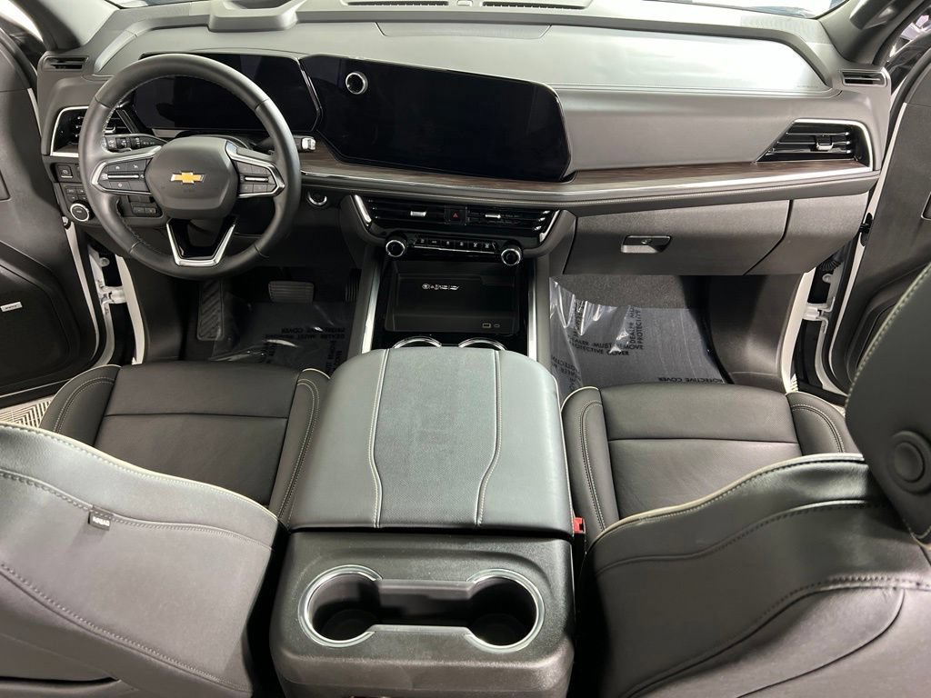 Used 2025 Iridescent Pearl Tricoat Chevrolet Premier image 10