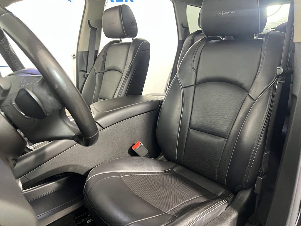 Used 2019 Ebony Twilight Buick Avenir image 23
