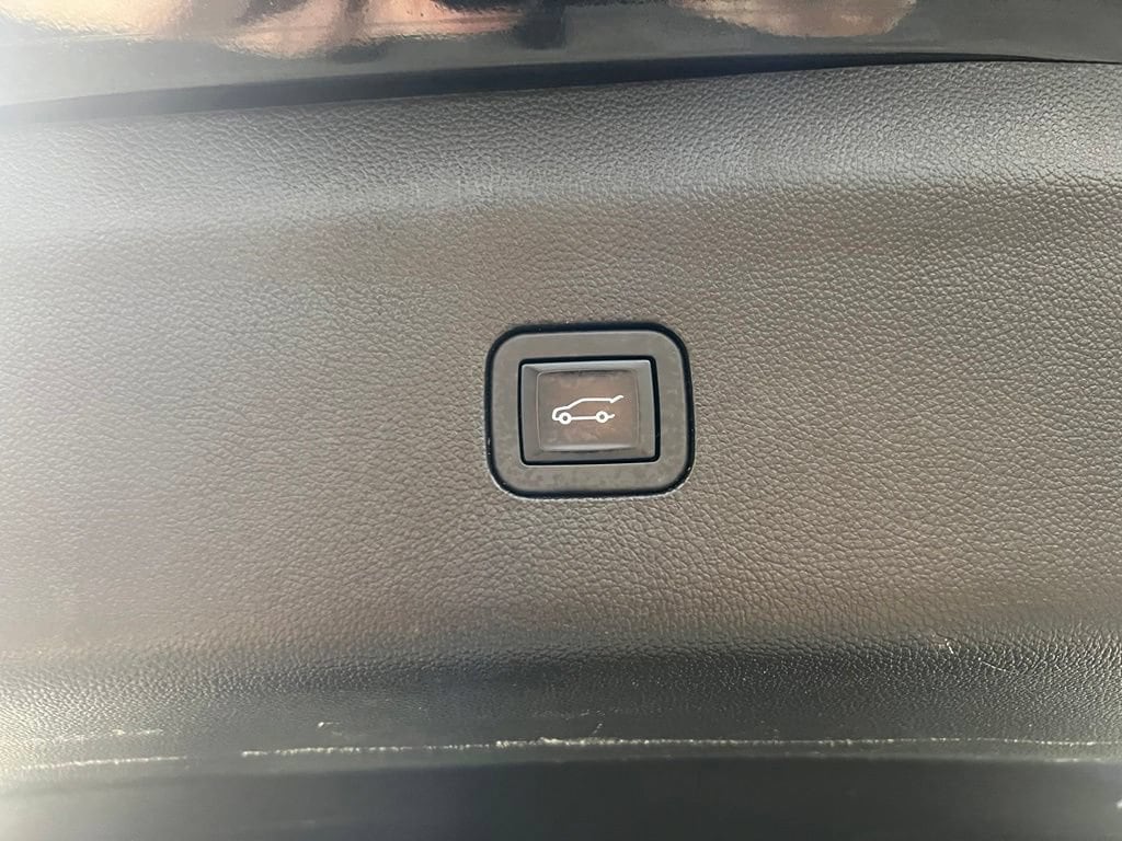 Used 2019 Ebony Twilight Buick Avenir image 16