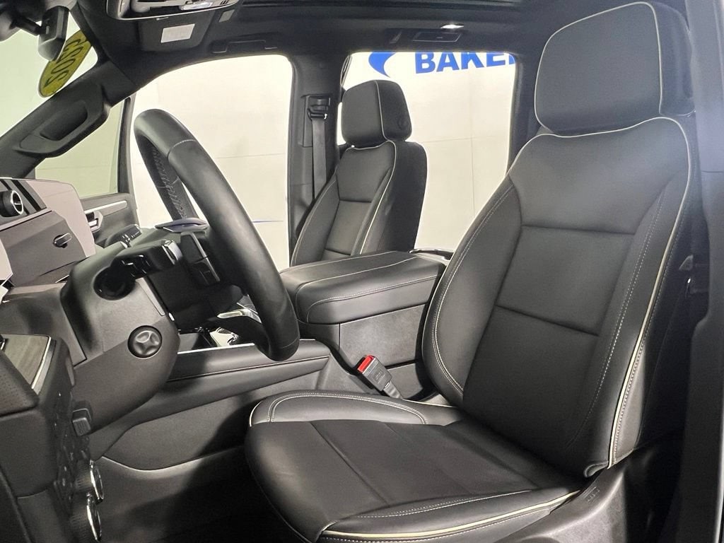 Used 2025 Black Chevrolet Premier image 22